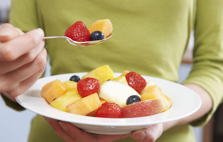 چگونه بدن و ذهنی قوی داشته باشیم,fruit-salad-سلامت مغز